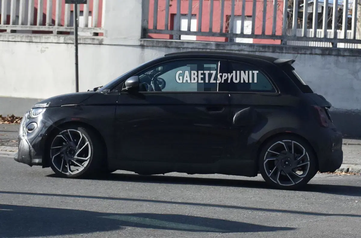 Abarth 500e, in arrivo la versione Cabrio [Foto Spia] (10)