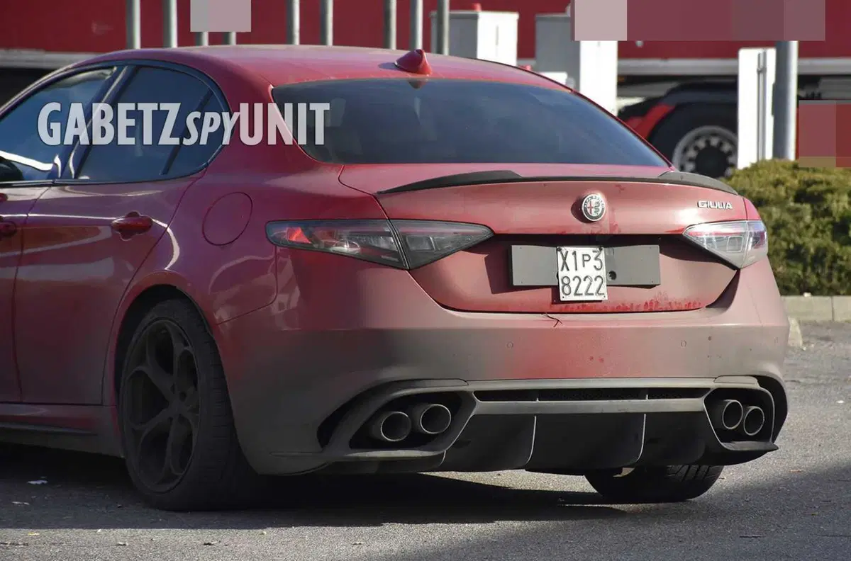 Alfa Romeo Giulia Quadrifoglio 2023, anche lei cambierà gli occhi [Foto Spia] (11)