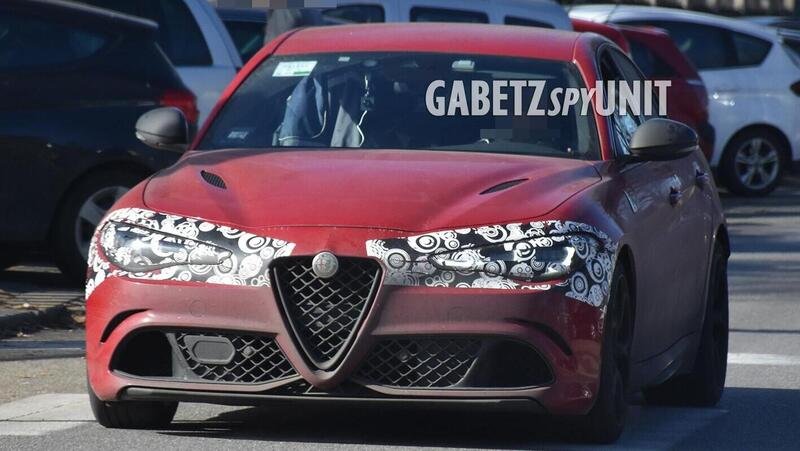 Alfa Romeo Giulia Quadrifoglio 2023, motori pi&ugrave; potenti e nuovi occhi [Foto spia]