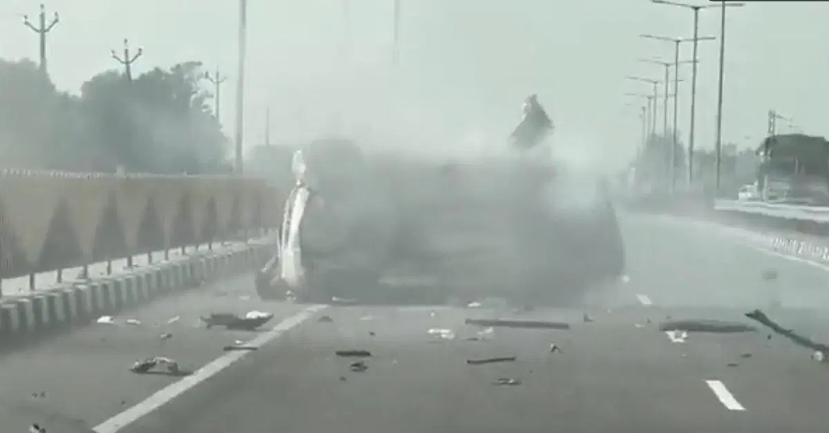 Lo stuntman dilettante fa tutto da solo sull'autostrada [VIDEO] 