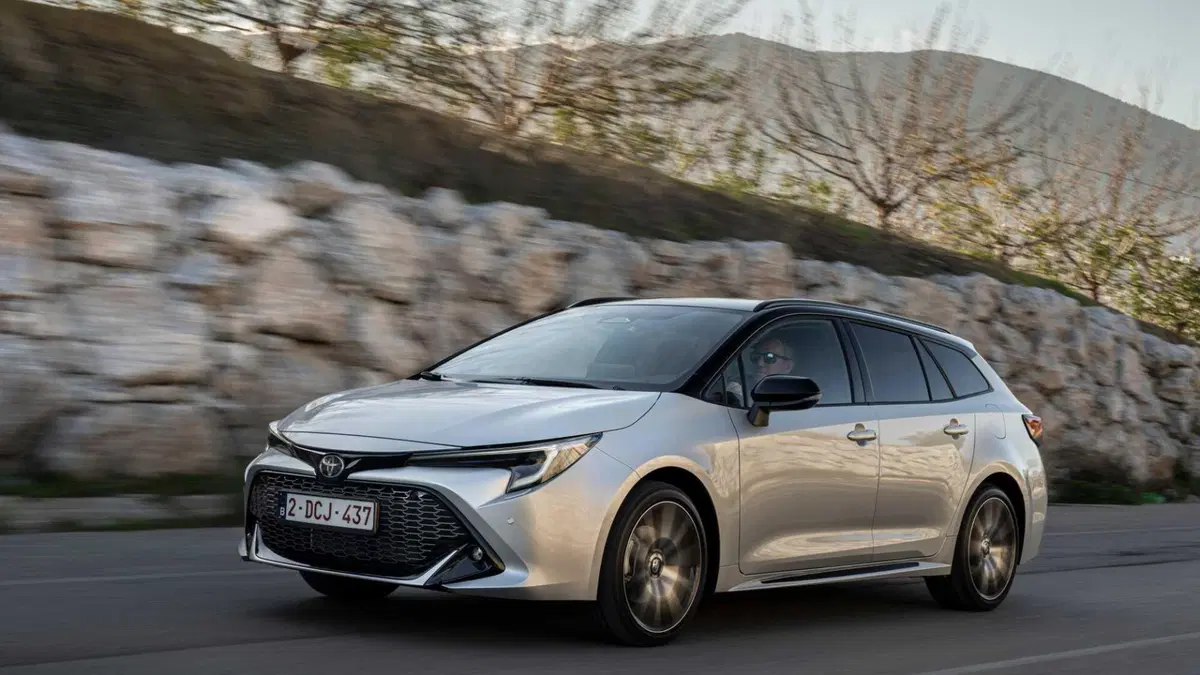 Toyota Corolla Touring Sports 1.8 Hybrid Style (2)