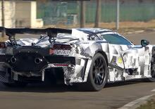 La Hypercar Ferrari con l'ala gigante in collaudo [VIDEO]