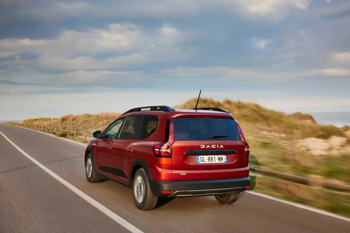 Dacia Jogger Hybrid 140 (2023)