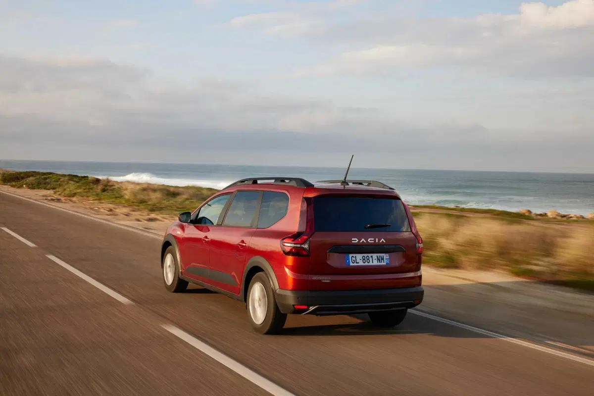 Dacia Jogger Hybrid 140 (2023) (2)