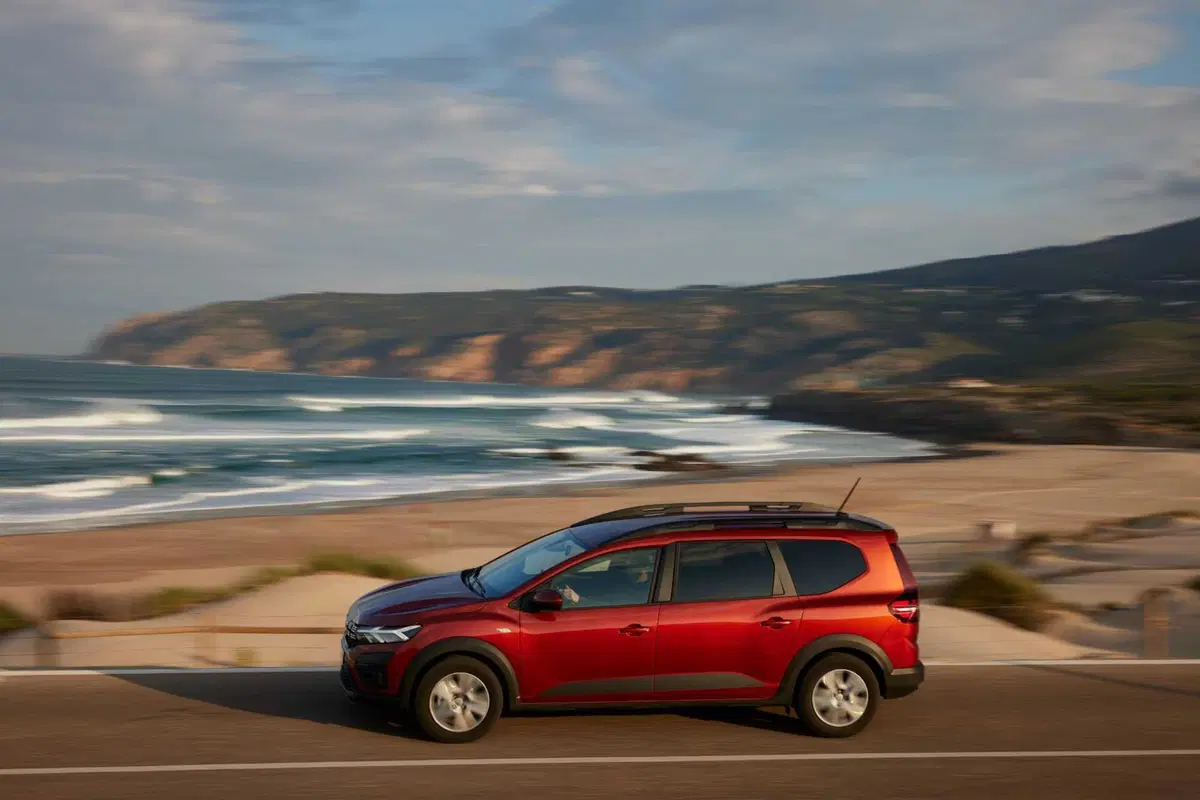 Dacia Jogger Hybrid 140 (2023) (3)
