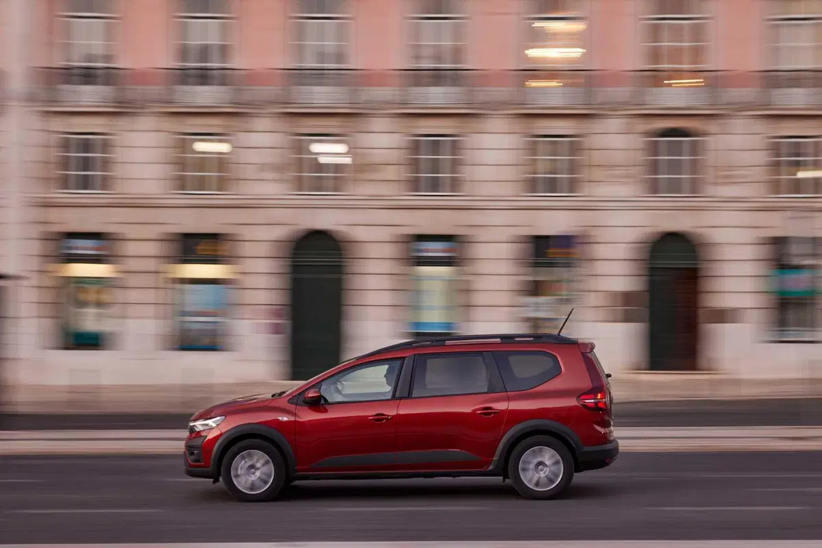 Dacia Jogger Hybrid 140 (2023) (4)