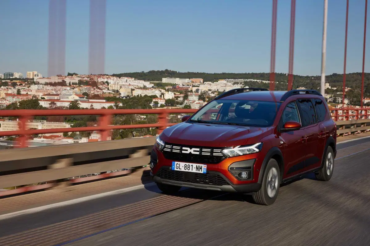 Dacia Jogger Hybrid 140 (2023) (7)