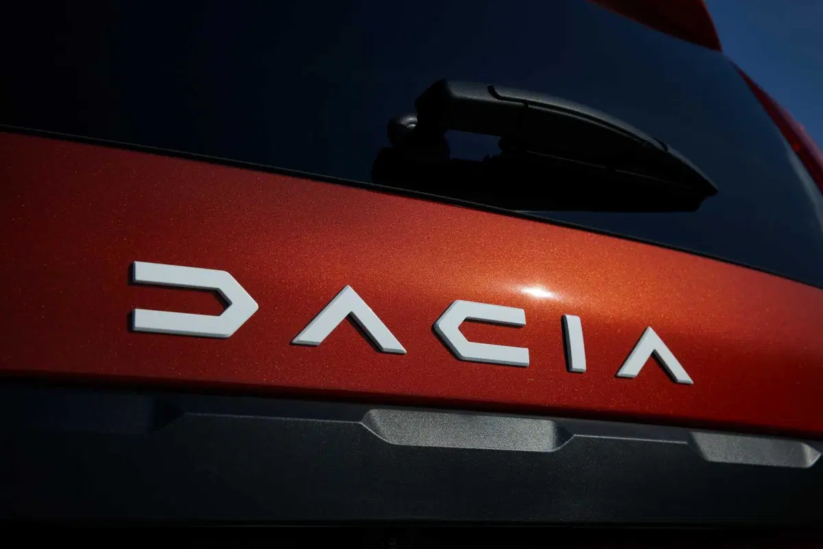 Dacia Jogger Hybrid 140 (2023) (12)