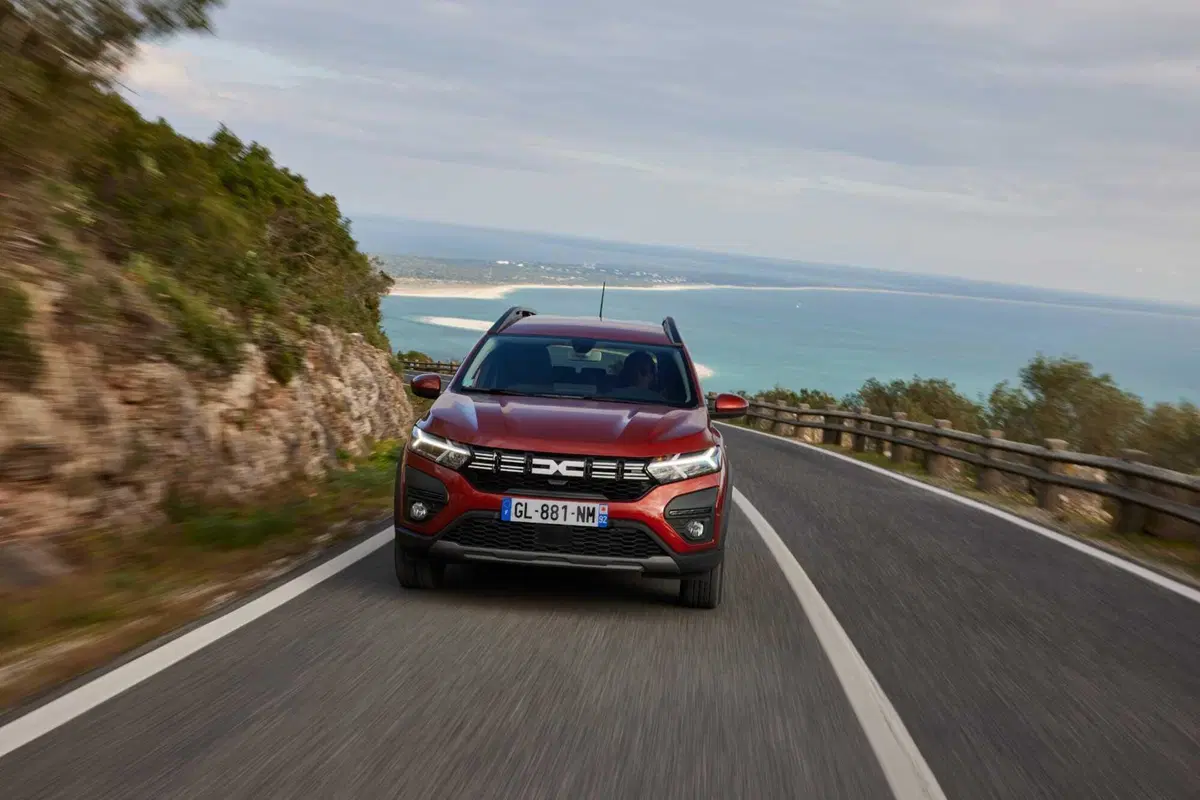 Dacia Jogger Hybrid 140 (2023) (14)