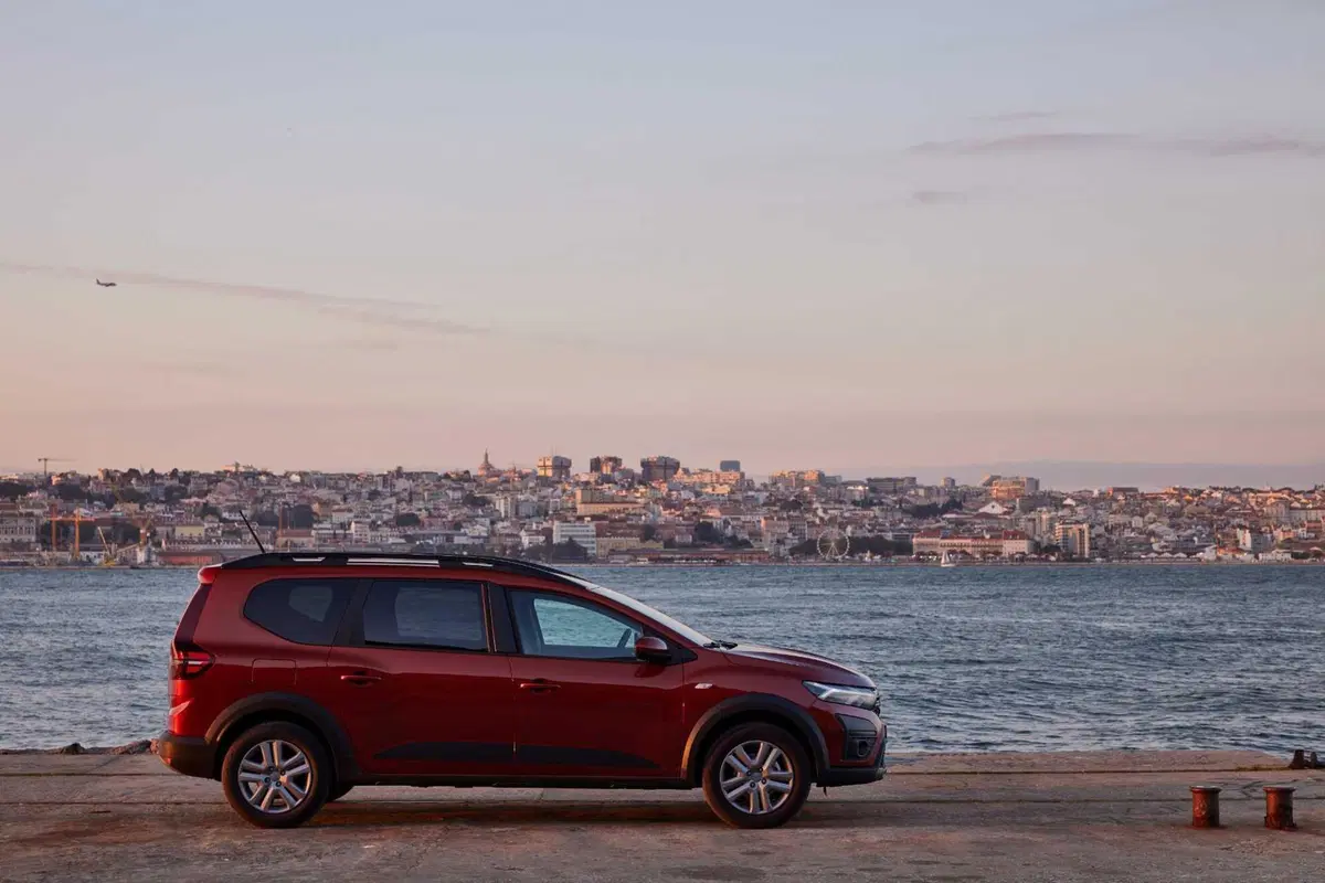 Dacia Jogger Hybrid 140 (2023) (17)