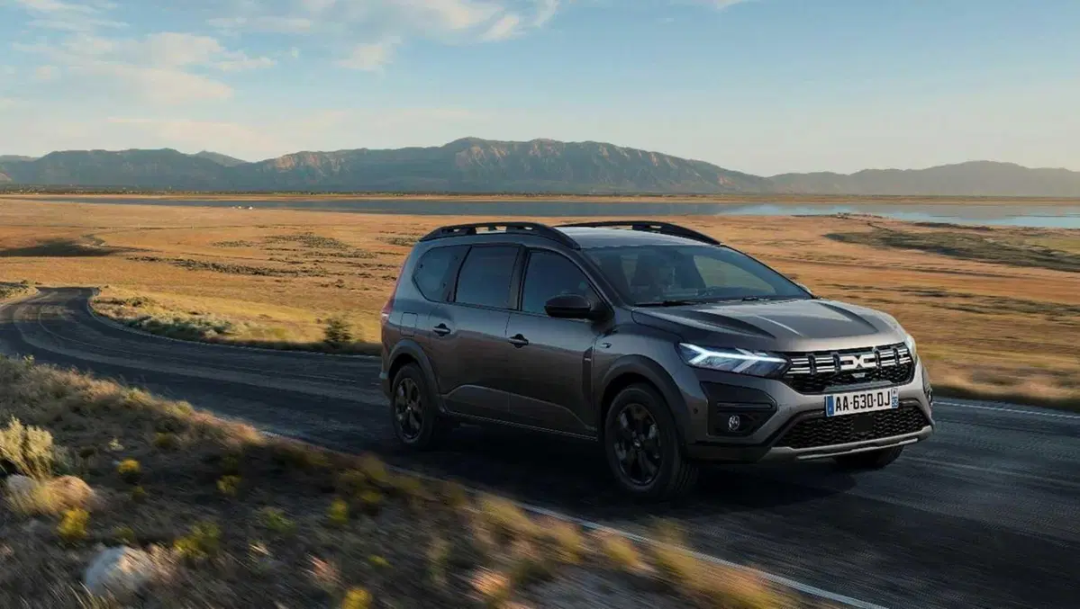 Dacia Jogger Hybrid 140 (2023) (21)