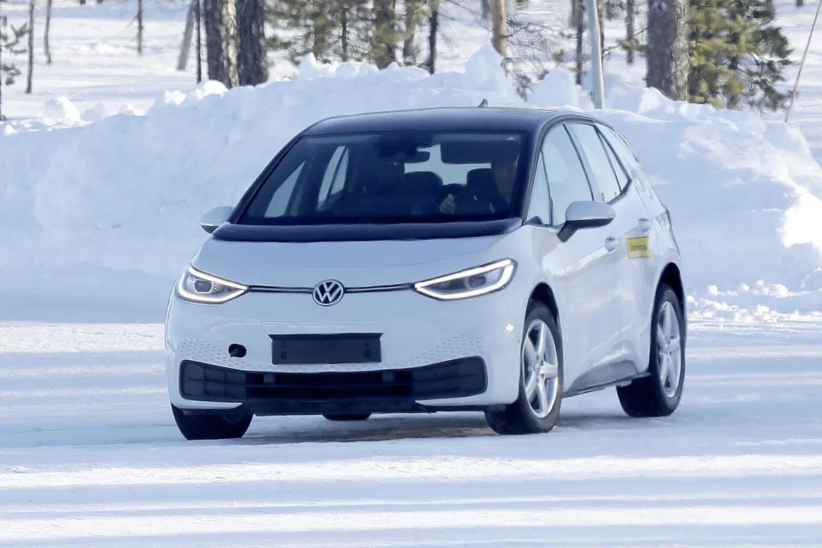 Volkswagen ID.2, la nuova elettrica costerà 25.000 euro [Foto Spia]
