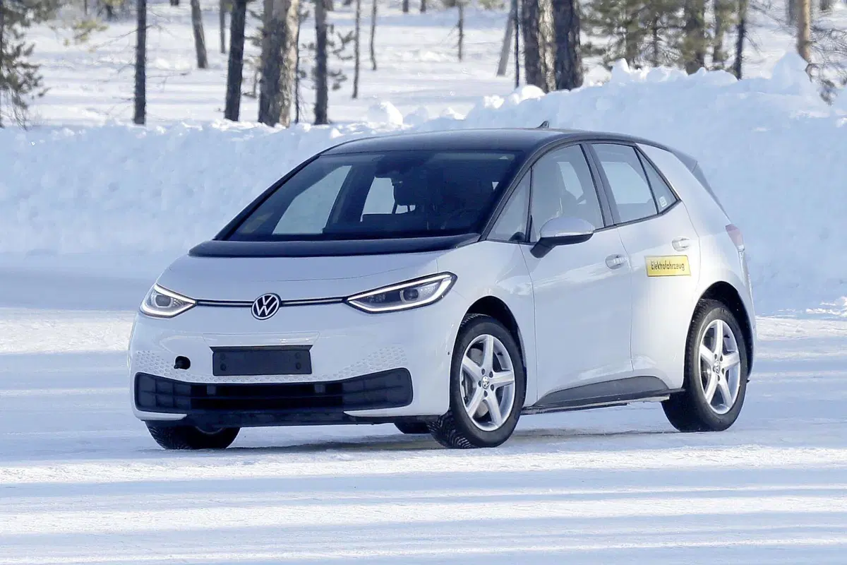 Volkswagen ID.2, la nuova elettrica costerà 25.000 euro [Foto Spia] (9)