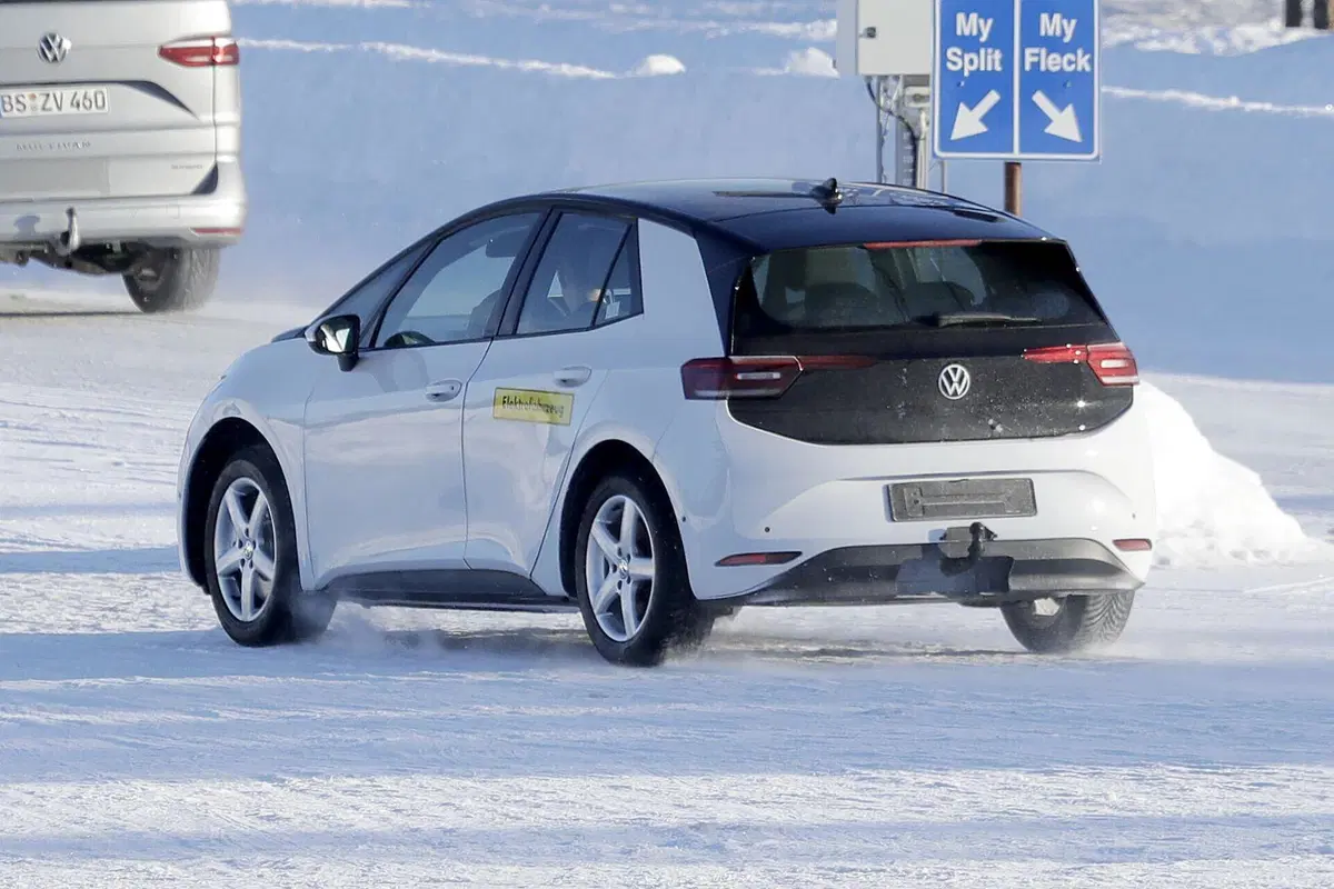 Volkswagen ID.2, la nuova elettrica costerà 25.000 euro [Foto Spia] (10)