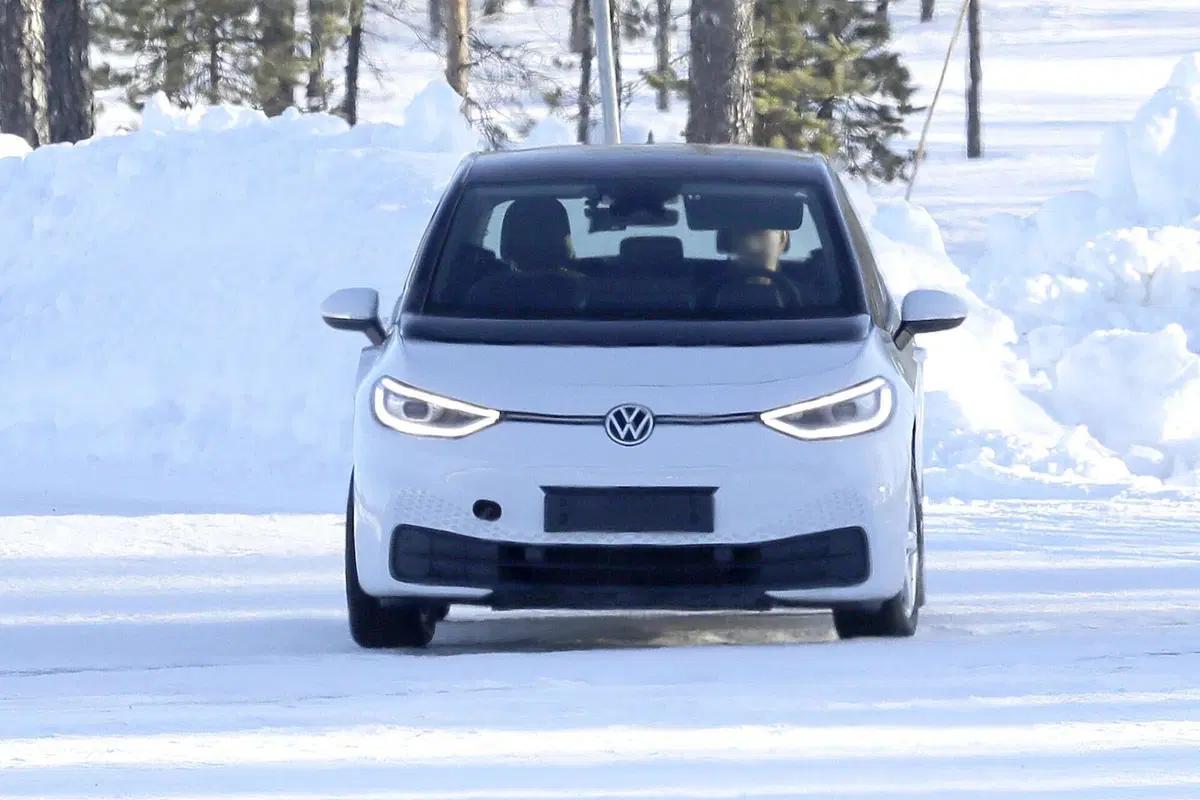 Volkswagen ID.2, la nuova elettrica costerà 25.000 euro [Foto Spia] (11)