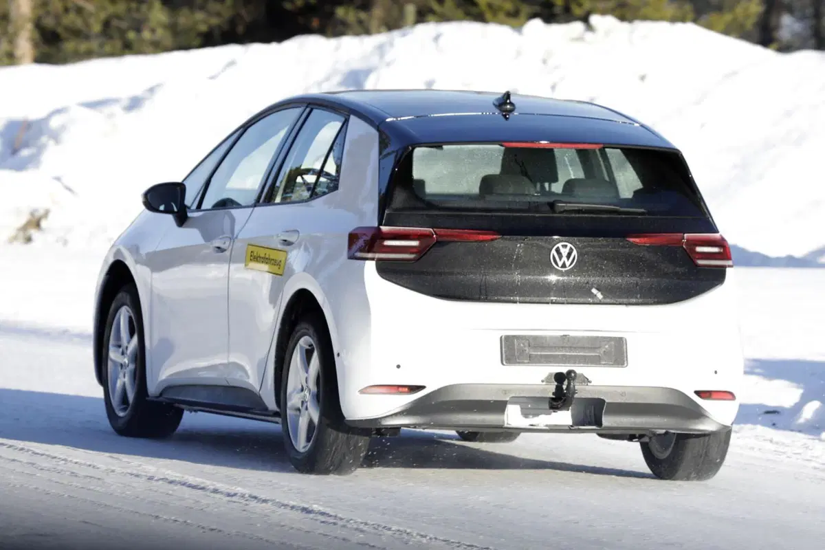 Volkswagen ID.2, la nuova elettrica costerà 25.000 euro [Foto Spia] (13)