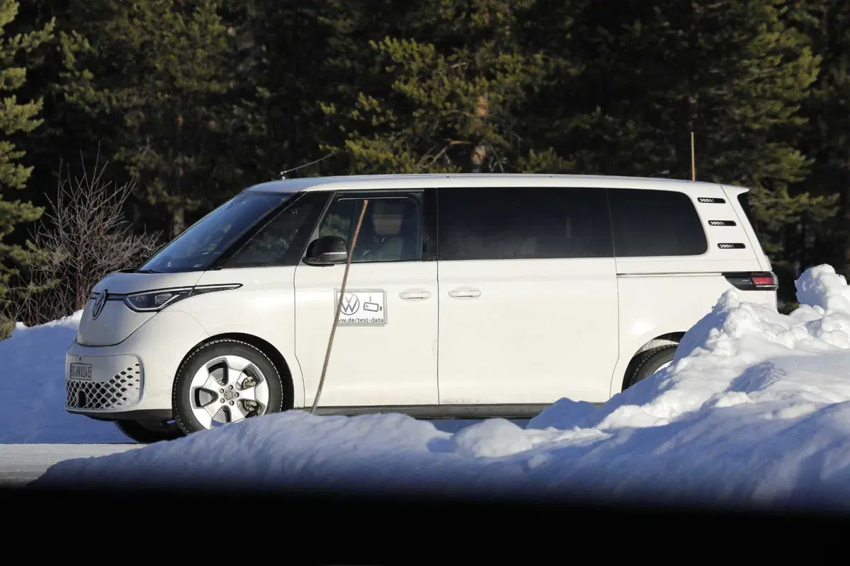 Volkswagen ID. Buzz, la versione a passolungo è in arrivo [Foto Spia] (3)