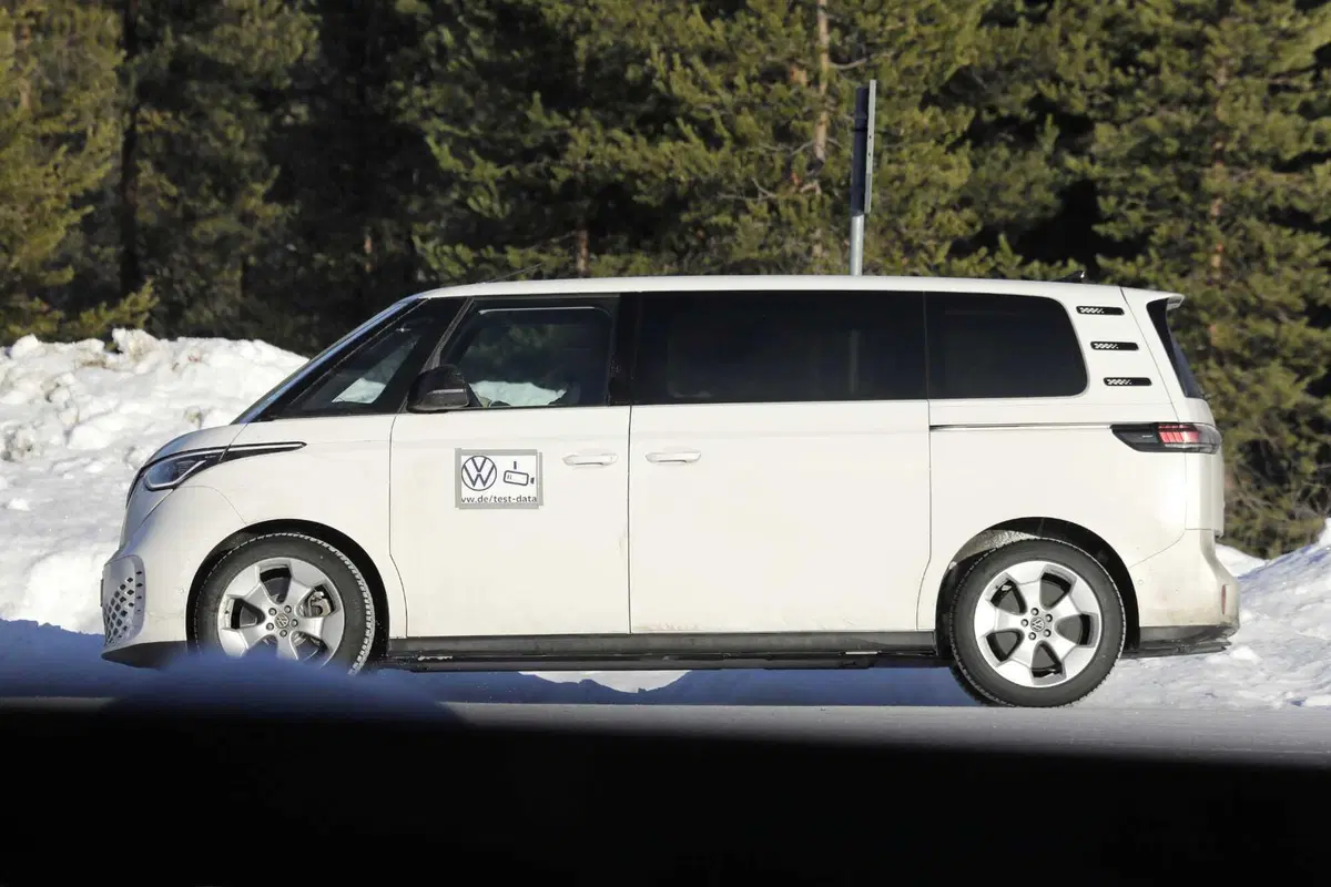 Volkswagen ID. Buzz, la versione a passolungo è in arrivo [Foto Spia] (4)