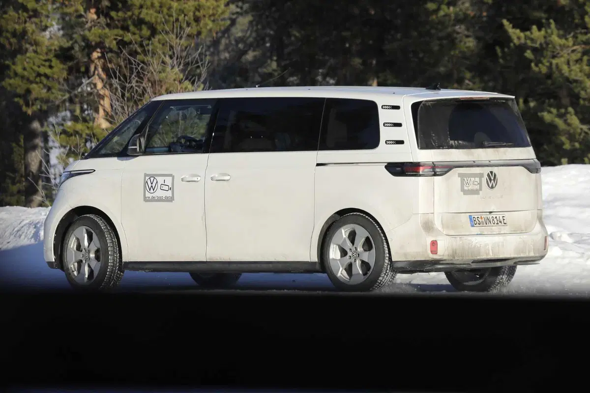 Volkswagen ID. Buzz, la versione a passolungo è in arrivo [Foto Spia] (5)