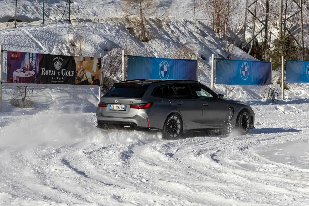 BMW M3 Touring (2023) - Prova su neve (4)
