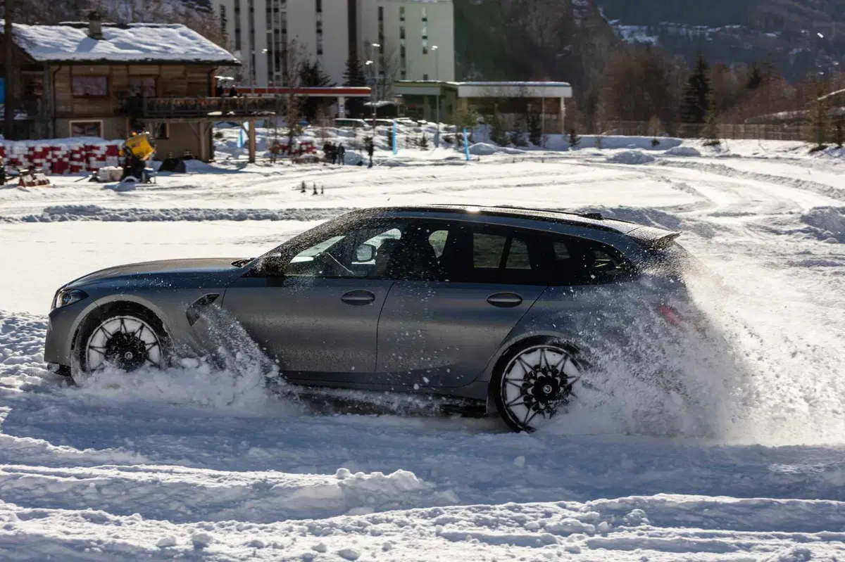 BMW M3 Touring (2023) - Prova su neve (9)
