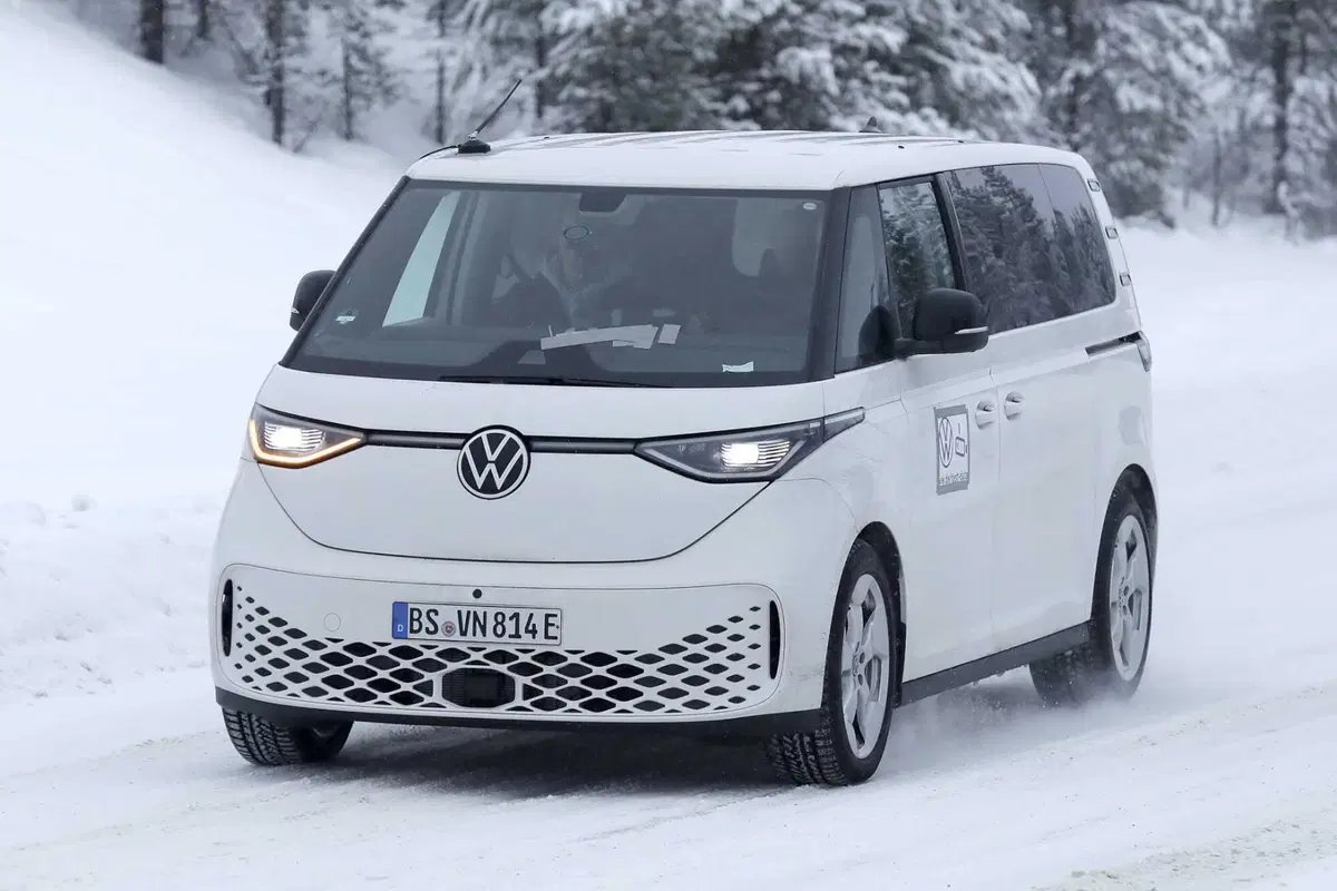 Volkswagen ID. Buzz, la versione a passolungo è in arrivo [Foto Spia] (8)