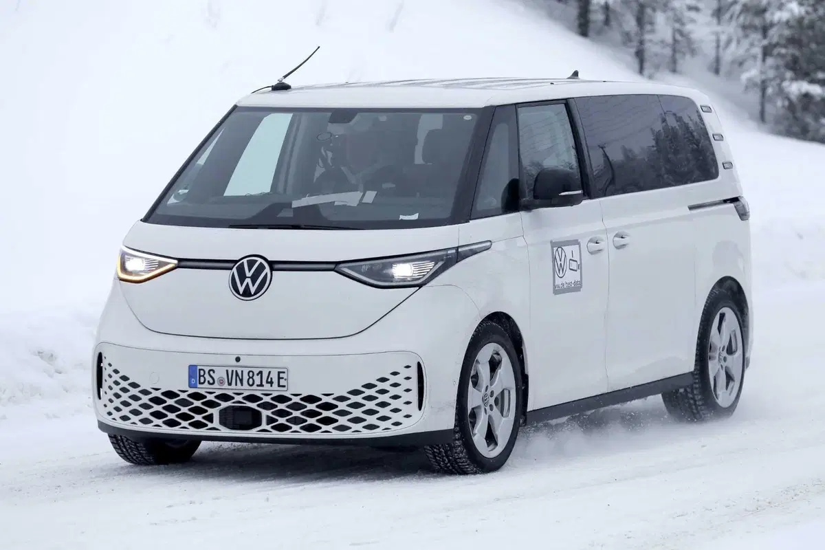 Volkswagen ID. Buzz, la versione a passolungo è in arrivo [Foto Spia]