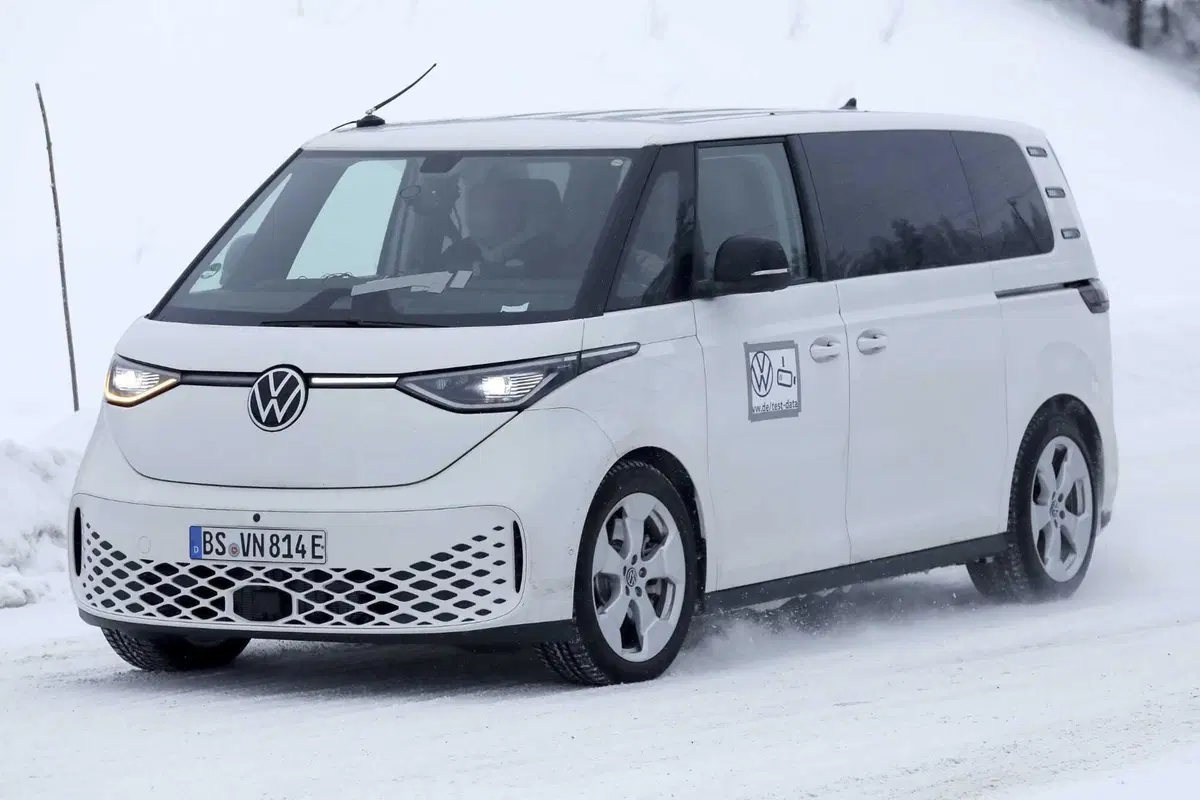 Volkswagen ID. Buzz, la versione a passolungo è in arrivo [Foto Spia] (9)