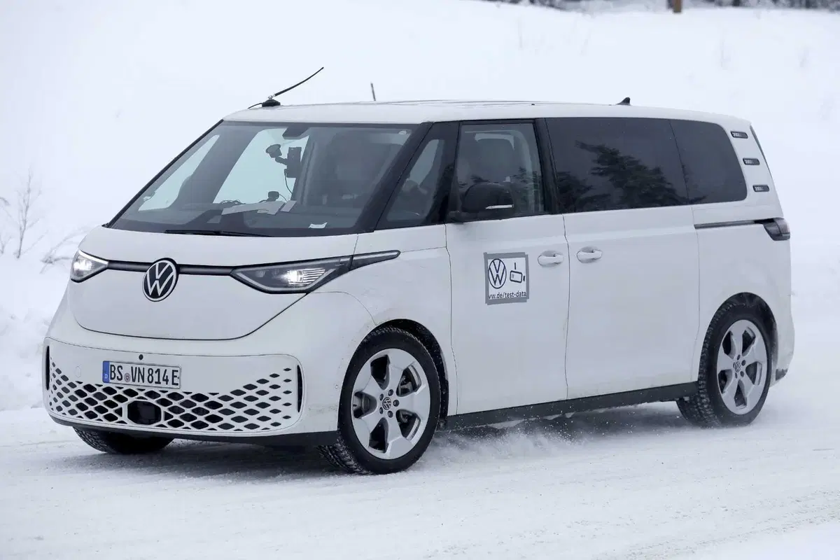 Volkswagen ID. Buzz, la versione a passolungo è in arrivo [Foto Spia] (10)