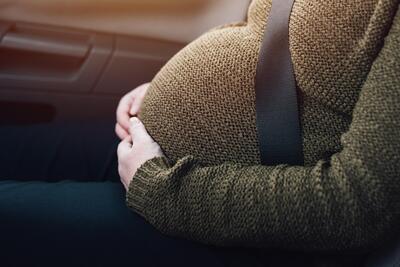 E se doveste far nascere un bambino in auto? Ecco i consigli della dottoressa