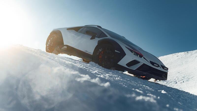 Lamborghini Huracan Sterrato: domina la neve [VIDEO]  