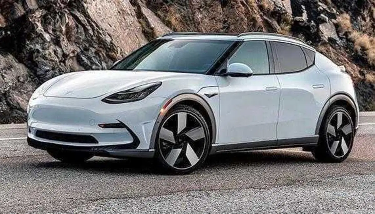 Tesla Model 2 truccata da Mazda CX-30. Le prime immagini dalla Cina (4)