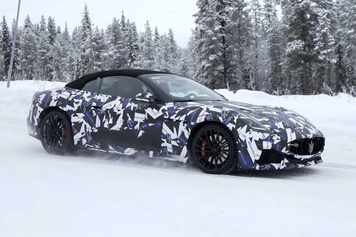 Maserati GranCabrio, ecco le foto spia  (6)