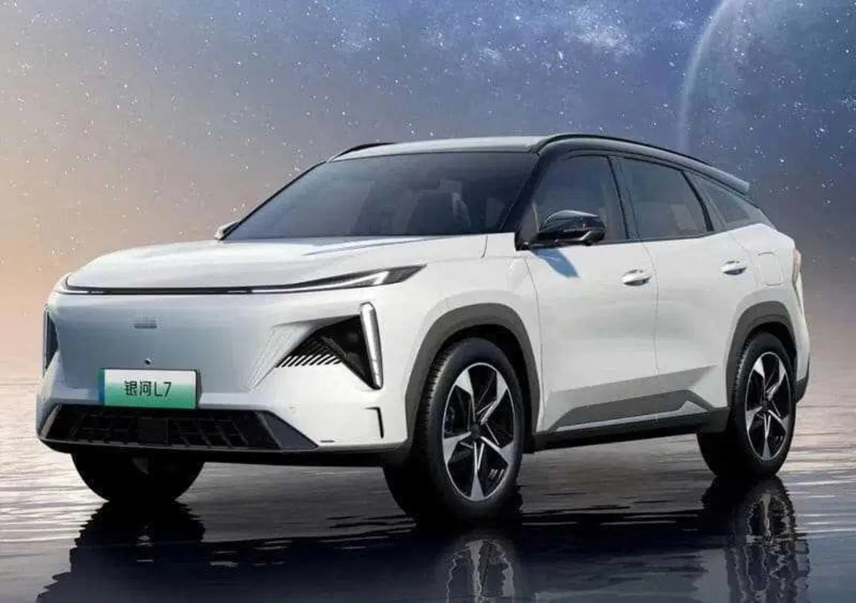 Geely Galaxy L7 suv e Galaxy Light col drone nella coda (2)