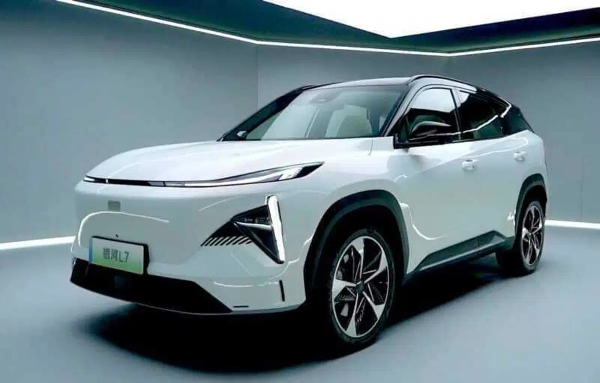 Geely Galaxy L7 suv e Galaxy Light col drone nella coda (5)