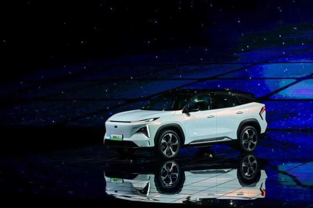 Geely Galaxy L7 suv e Galaxy Light col drone nella coda (9)