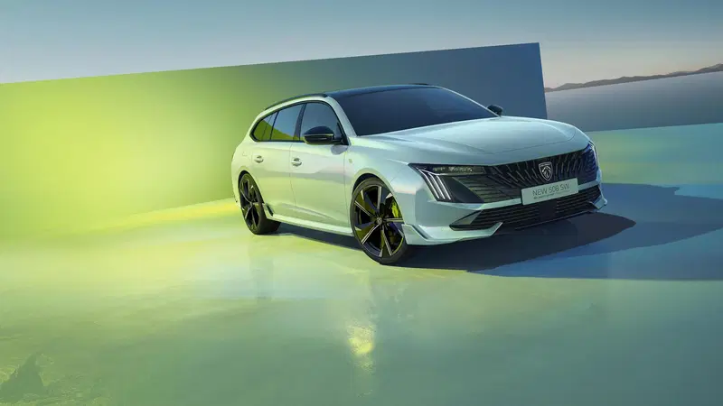 Peugeot 508 restyling: nuovo frontale e un motore ibrido da 360 CV