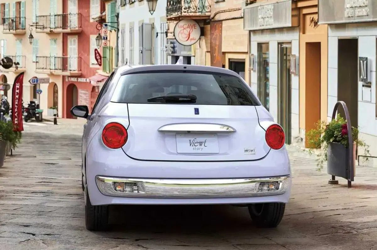 La Yaris che vuole fare la Jaguar: Mitsuoka Viewt (5)