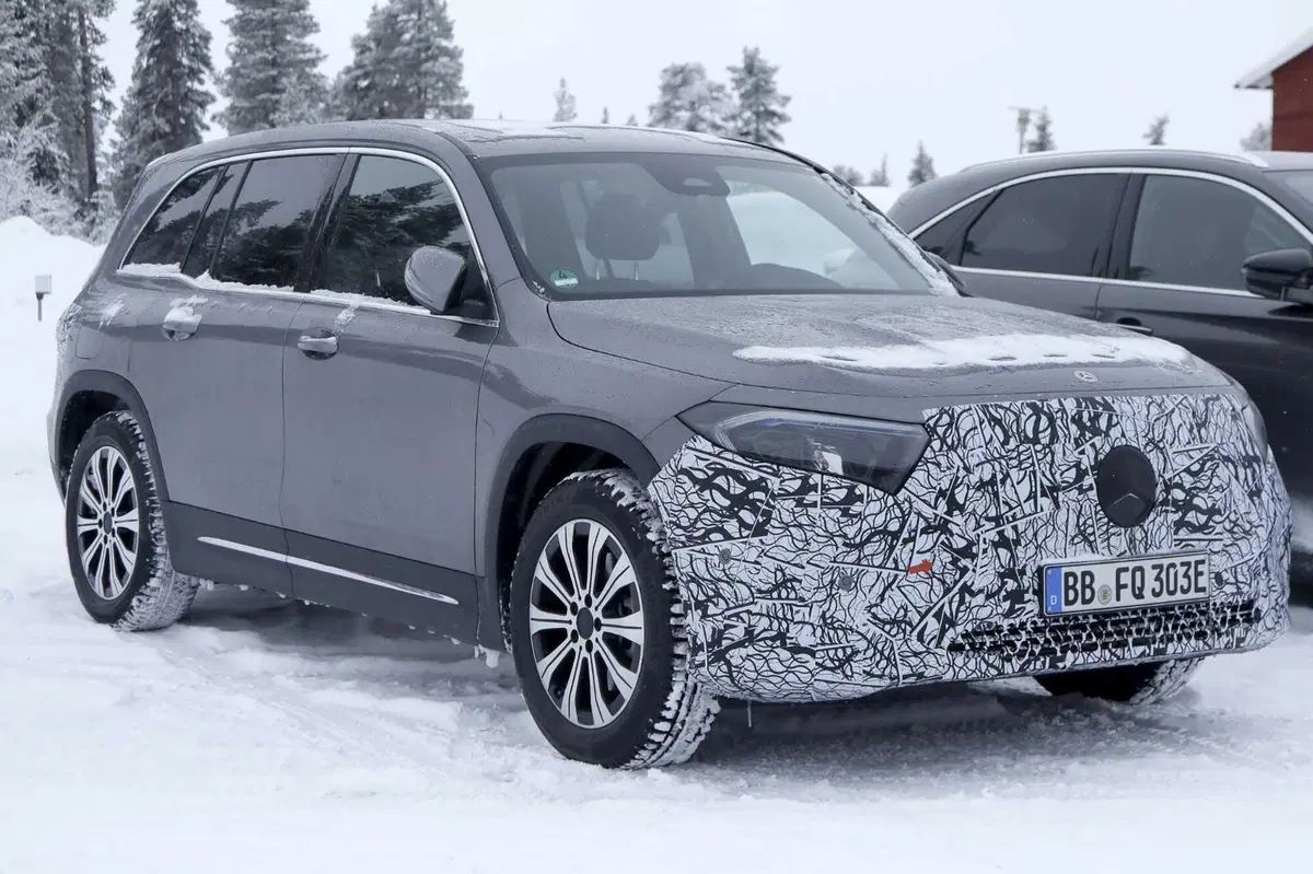 Mercedes GLB e EQB, il nuovo Facelift è in arrivo [Foto Spia] (2)