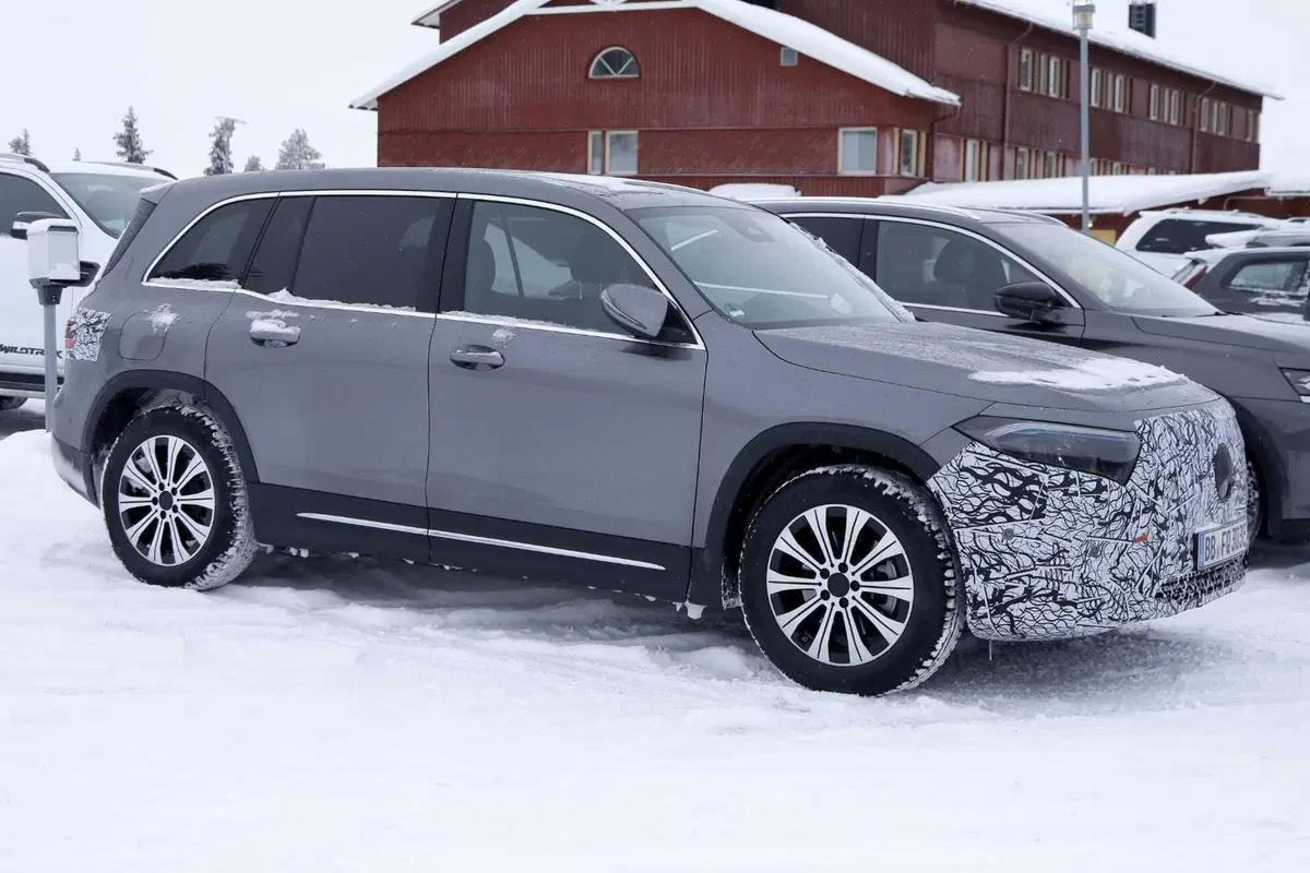 Mercedes GLB e EQB, il nuovo Facelift è in arrivo [Foto Spia] (3)