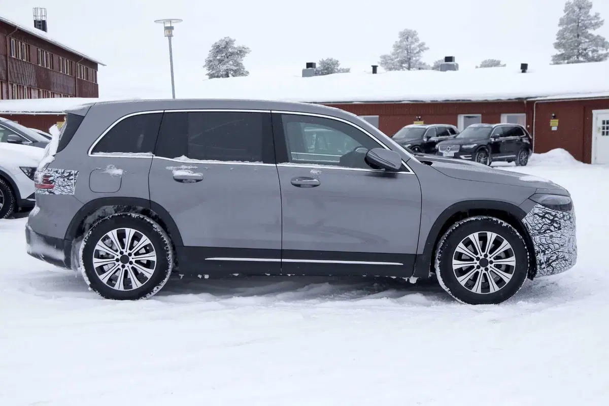 Mercedes GLB e EQB, il nuovo Facelift è in arrivo [Foto Spia] (4)