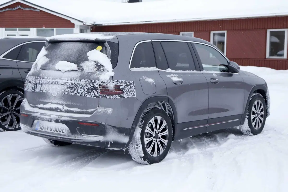 Mercedes GLB e EQB, il nuovo Facelift è in arrivo [Foto Spia] (5)