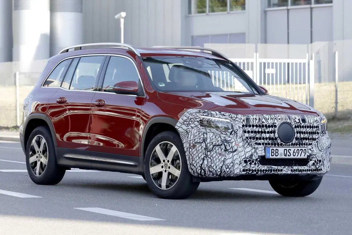 Mercedes GLB e EQB, il nuovo Facelift è in arrivo [Foto Spia] (8)