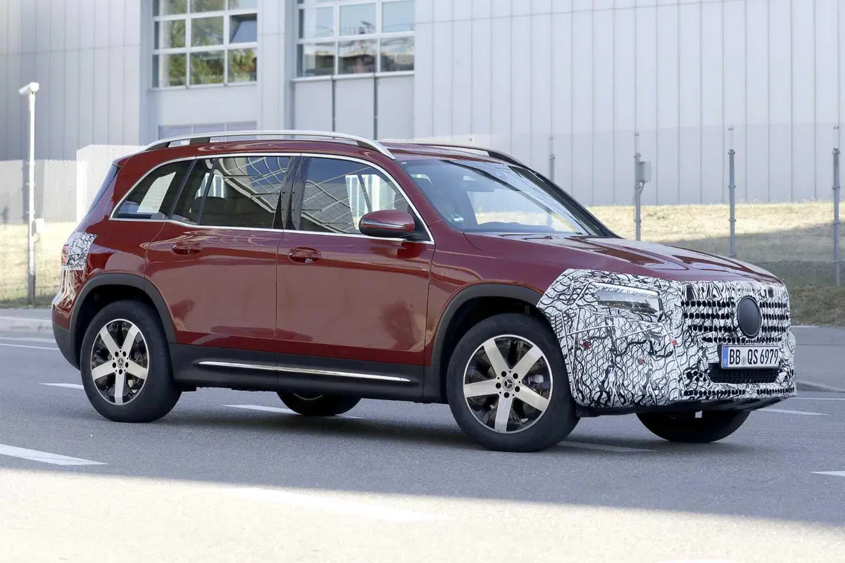 Mercedes GLB e EQB, il nuovo Facelift è in arrivo [Foto Spia] (9)