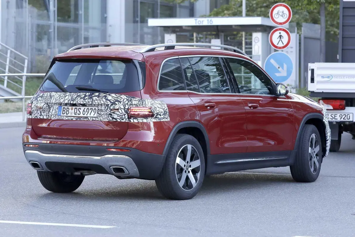 Mercedes GLB e EQB, il nuovo Facelift è in arrivo [Foto Spia] (11)