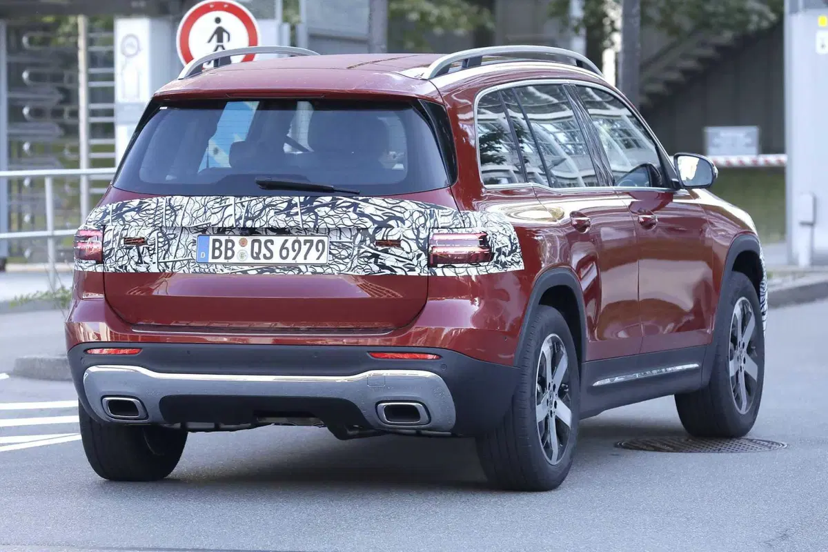 Mercedes GLB e EQB, il nuovo Facelift è in arrivo [Foto Spia] (12)