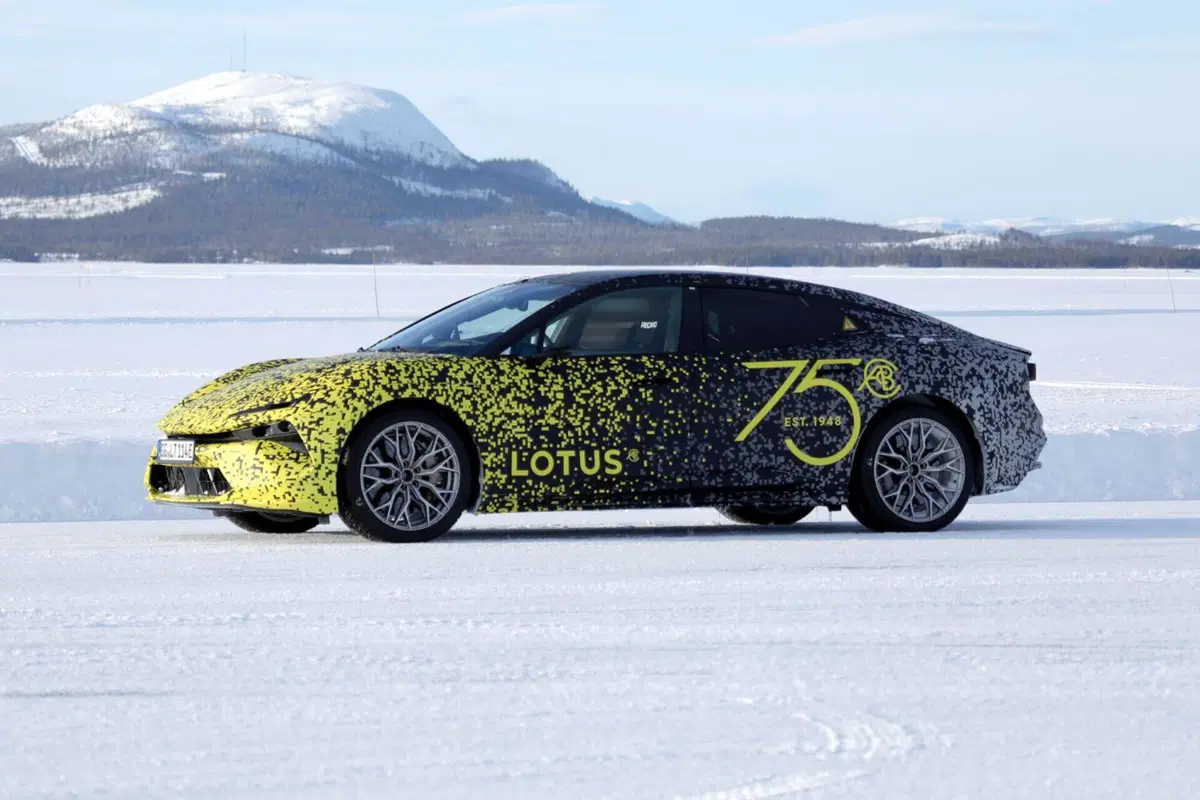 Lotus Envya, ecco le prime foto spia dell’elettrica inglese (2)