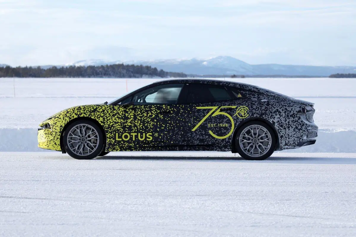 Lotus Envya, ecco le prime foto spia dell’elettrica inglese (3)