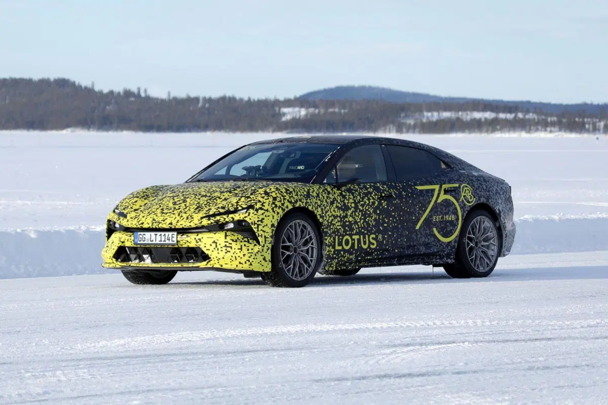 Lotus Envya, ecco le prime foto spia dell’elettrica inglese (6)