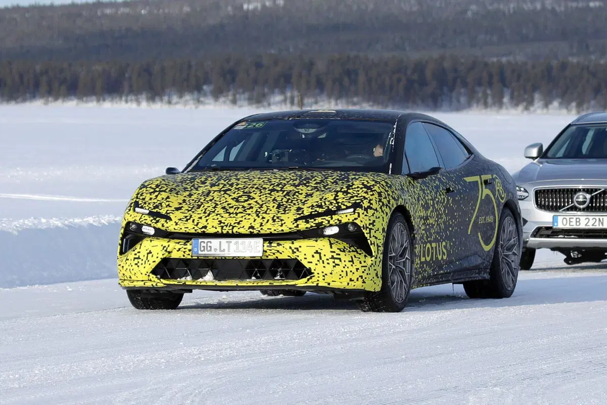 Lotus Envya, ecco le prime foto spia dell’elettrica inglese (8)